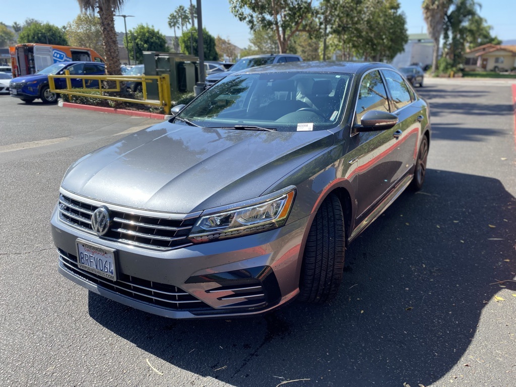 Used 2017 Gray Volkswagen 1.8T R-Line image 5
