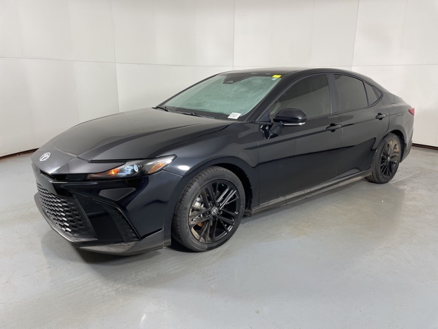 2025 Toyota Camry SE photo 3