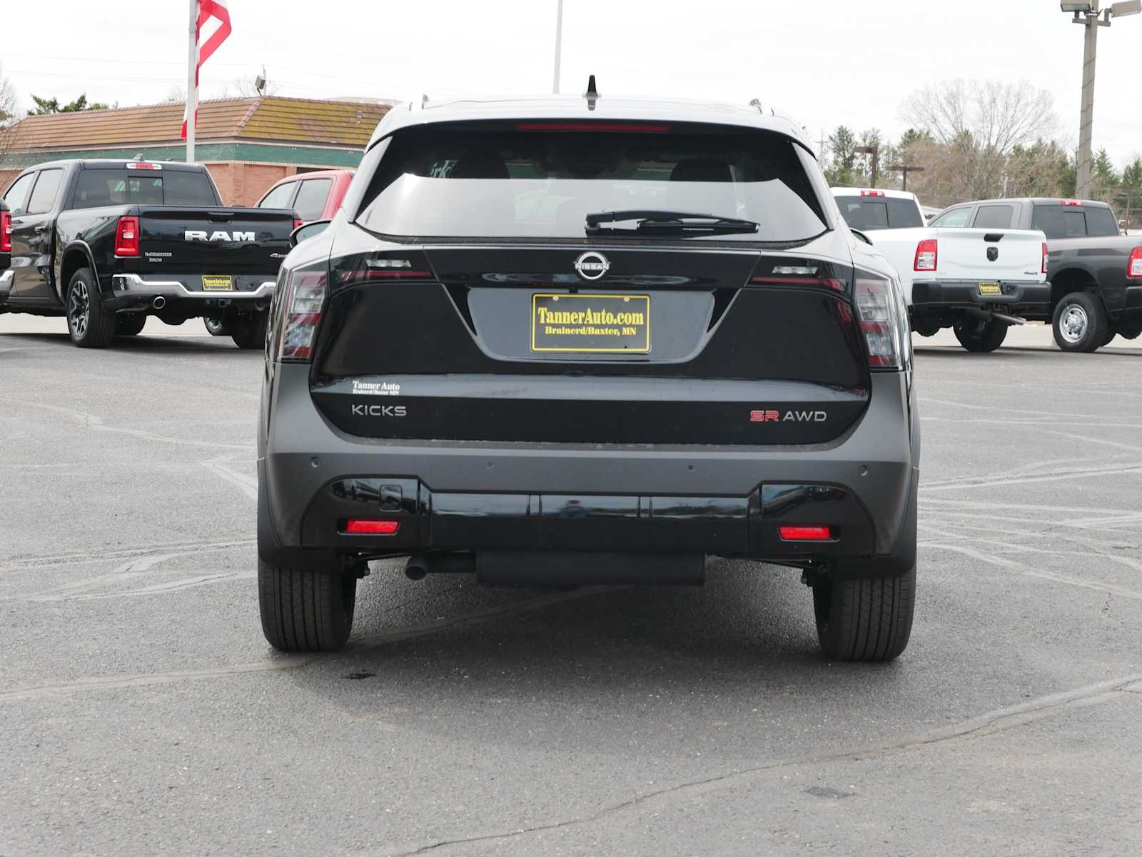 2025 Nissan Kicks SR photo 4