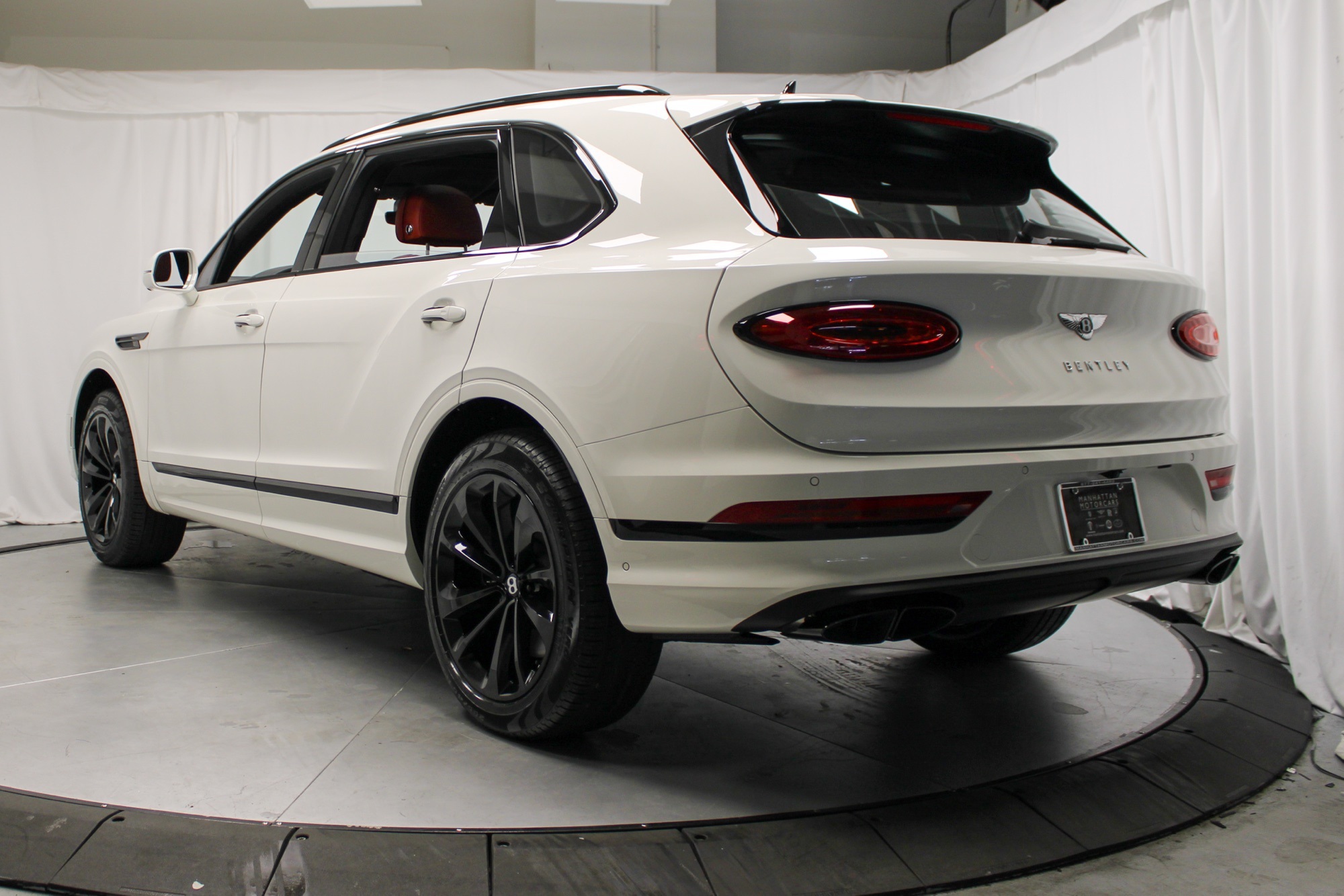 2024 Bentley Bentayga EWB photo 3