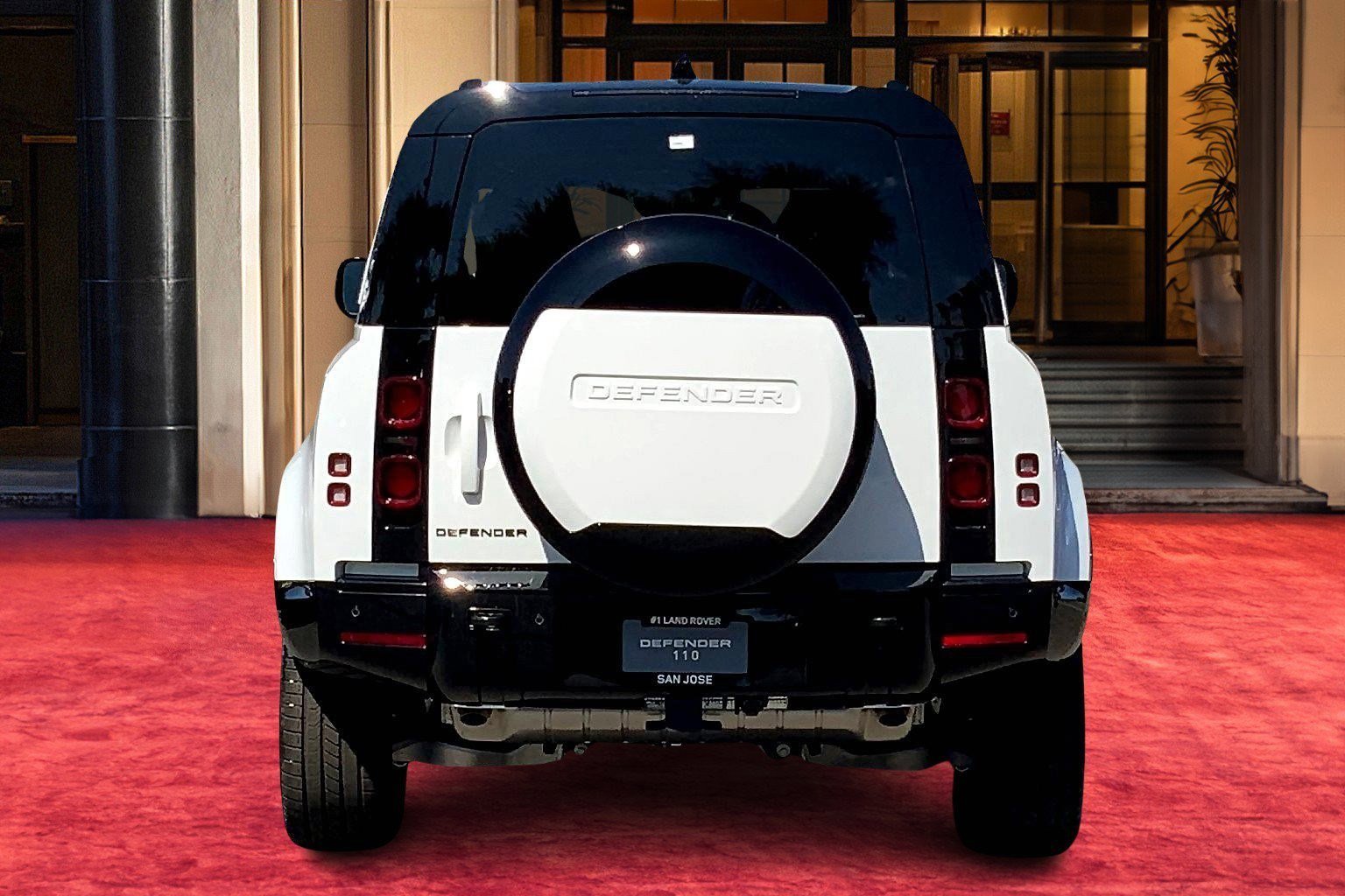 2025 Land Rover Defender 110 X-Dynamic SE photo 4