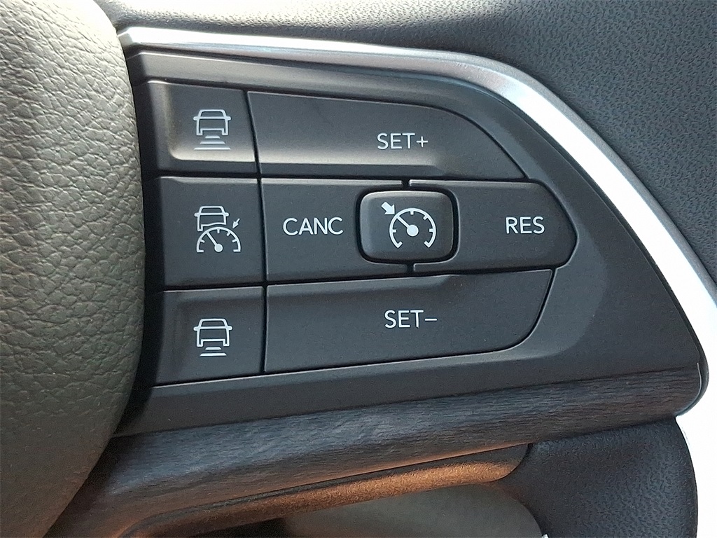 2025 Jeep Grand Cherokee Limited photo 13