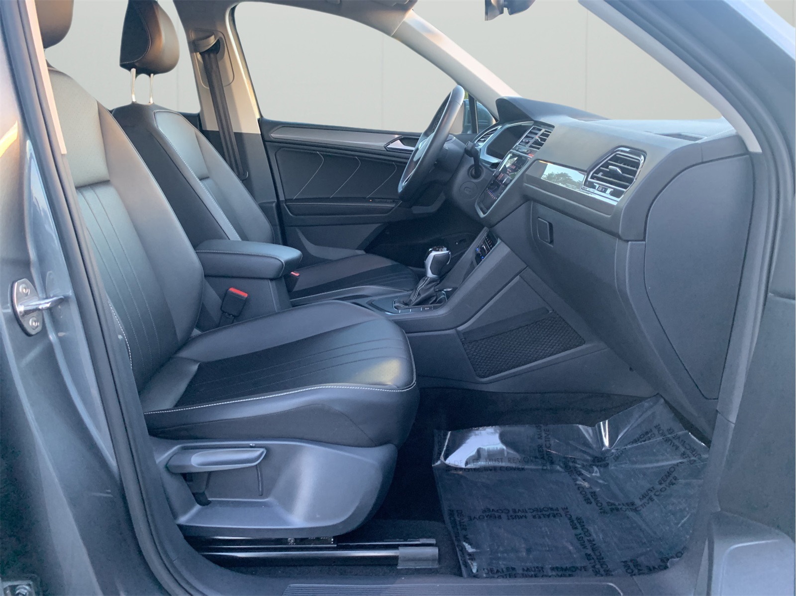 2024 Volkswagen Tiguan SE Wolfsburg Edition photo 26
