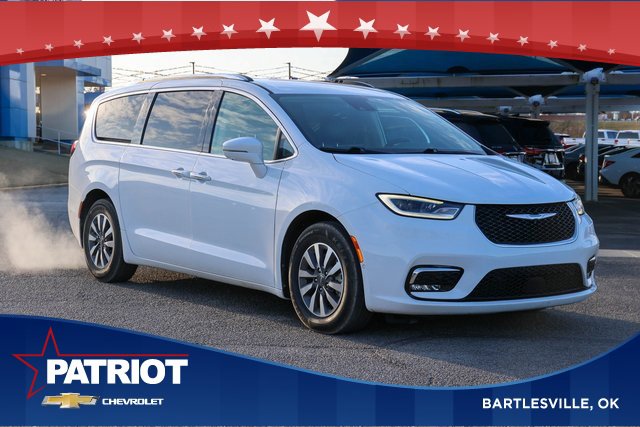 2021 Chrysler Pacifica Hybrid Touring L's photo