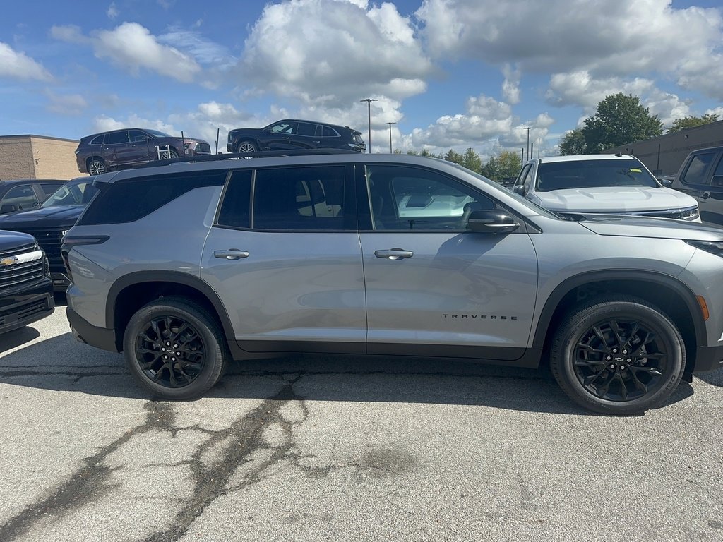 2026 Chevrolet Traverse photo 4