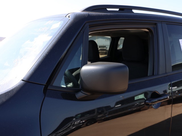 New 2023 Black Clear-Coat Exterior Paint Jeep Latitude image 11