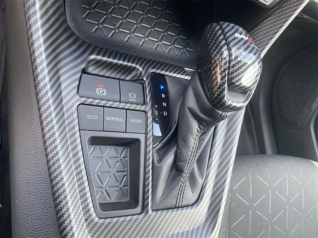 2022 Toyota RAV4 XLE photo 20
