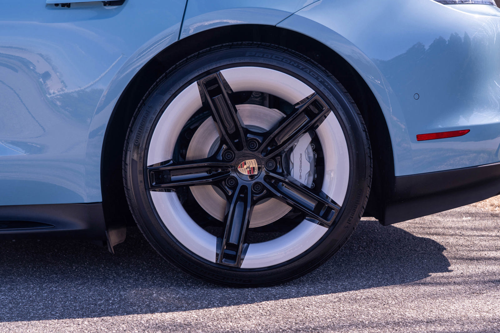 2025 Porsche Taycan GTS photo 12