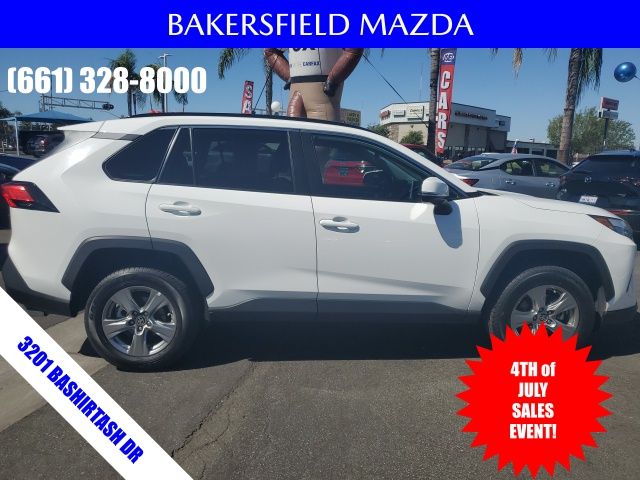 2024 Toyota RAV4 XLE photo 3