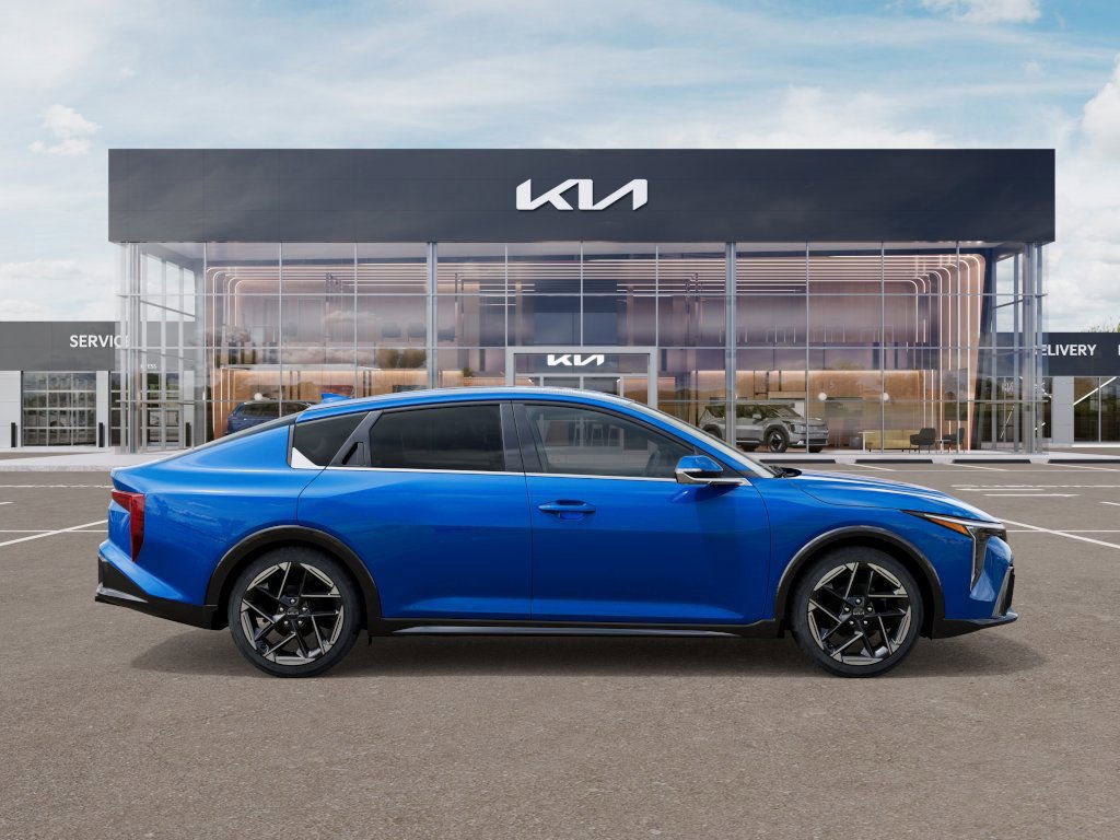 2025 Kia K4 GT-Line photo 2