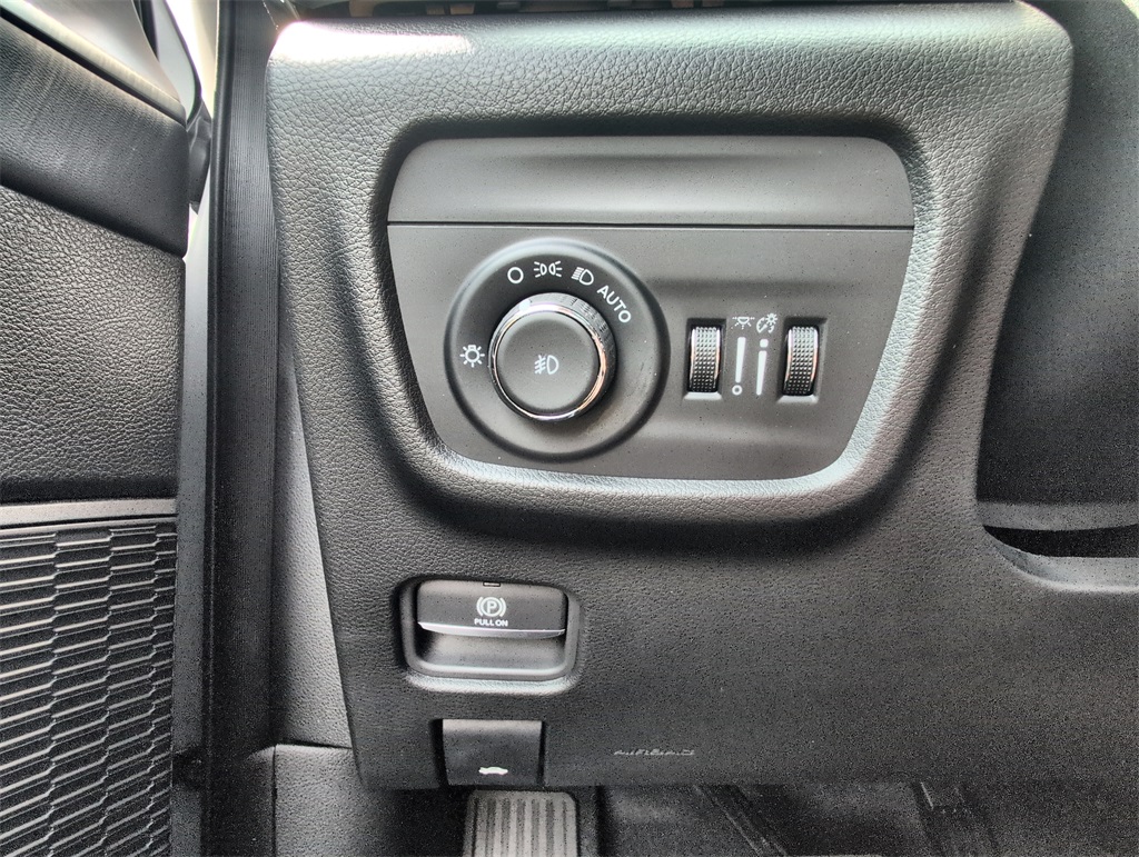 2025 Jeep Grand Cherokee Laredo Altitude photo 27