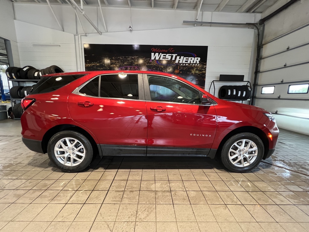 2023 Chevrolet Equinox LT photo 10