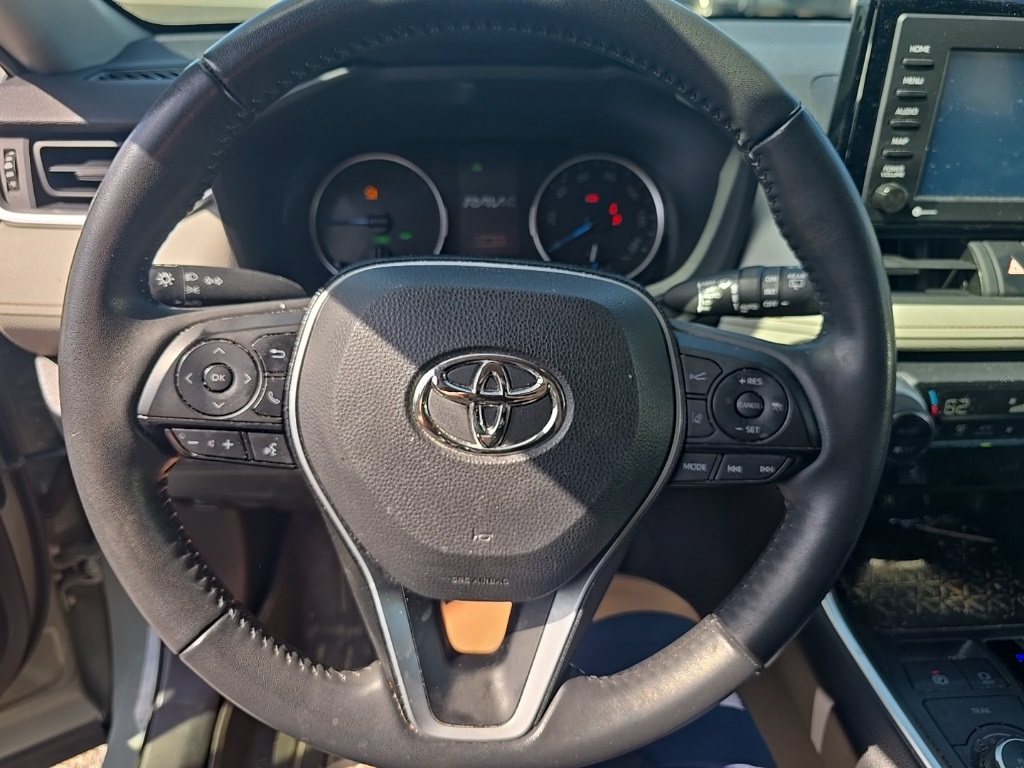 2022 Toyota RAV4 Hybrid XLE photo 12