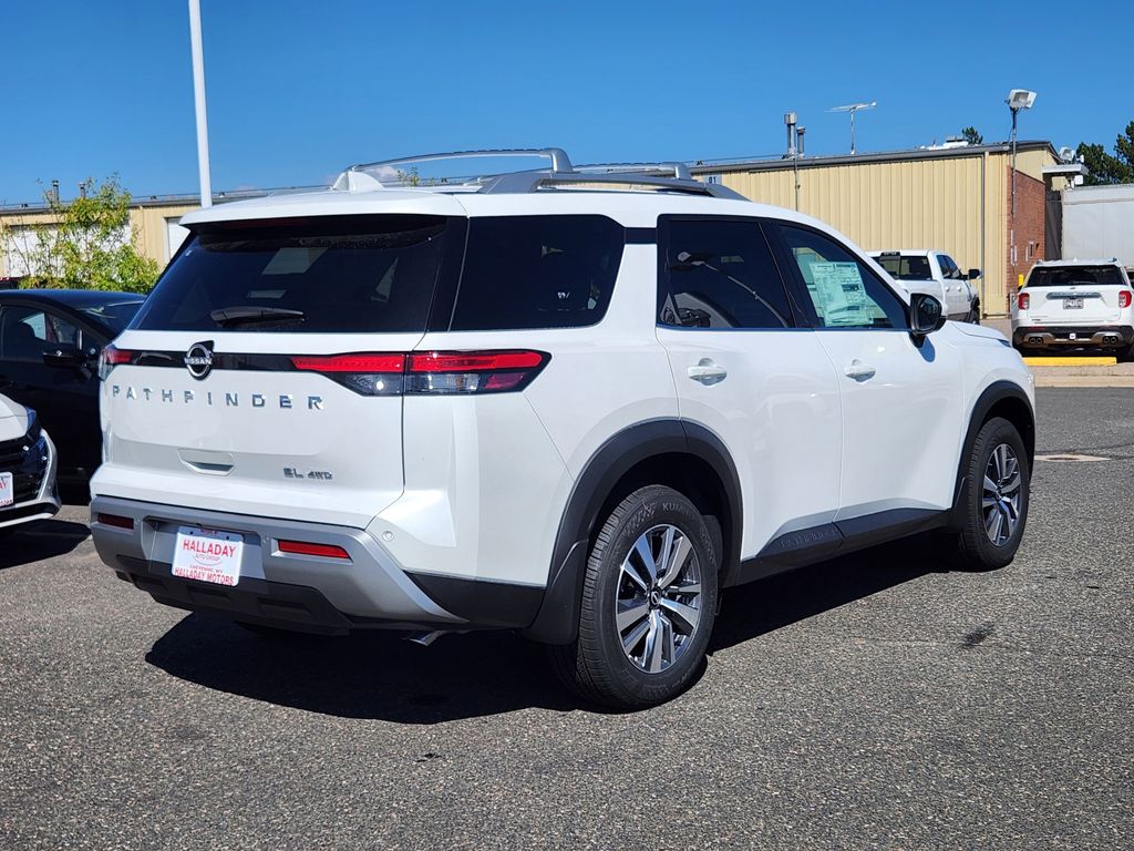 2025 Nissan Pathfinder SL photo 5
