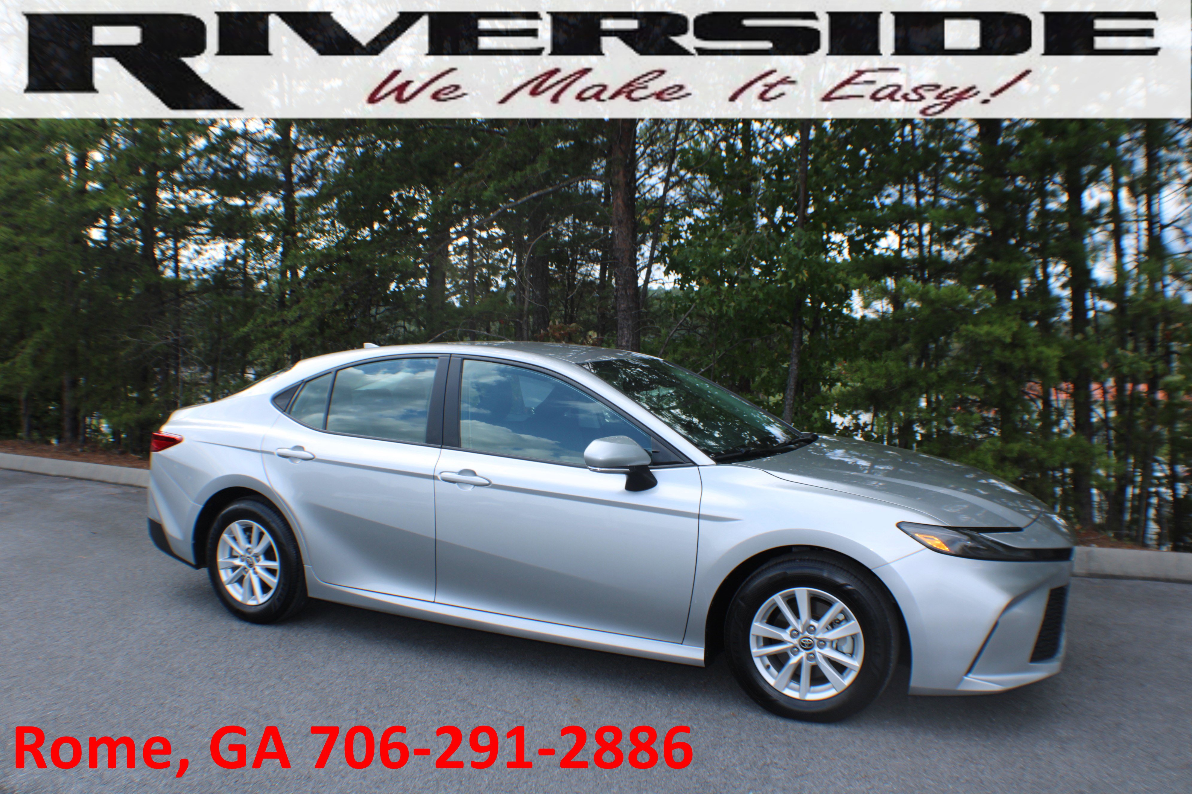 2025 Toyota Camry LE's photo