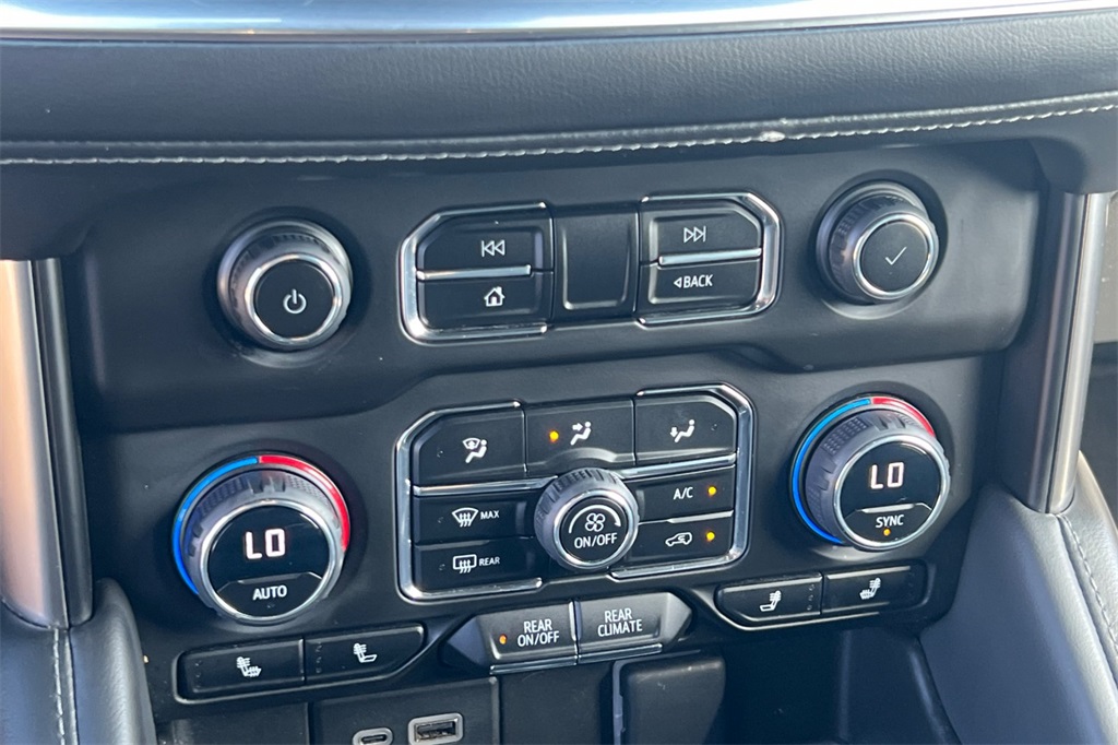 2023 Chevrolet Suburban LT photo 26