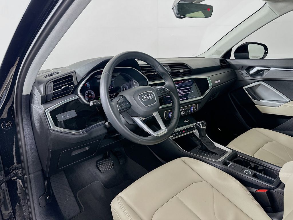 2022 Audi Q3 45 TFSI S line Premium photo 9