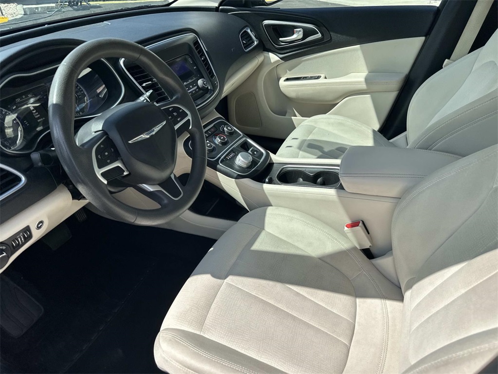 2015 Chrysler 200 LX photo 9