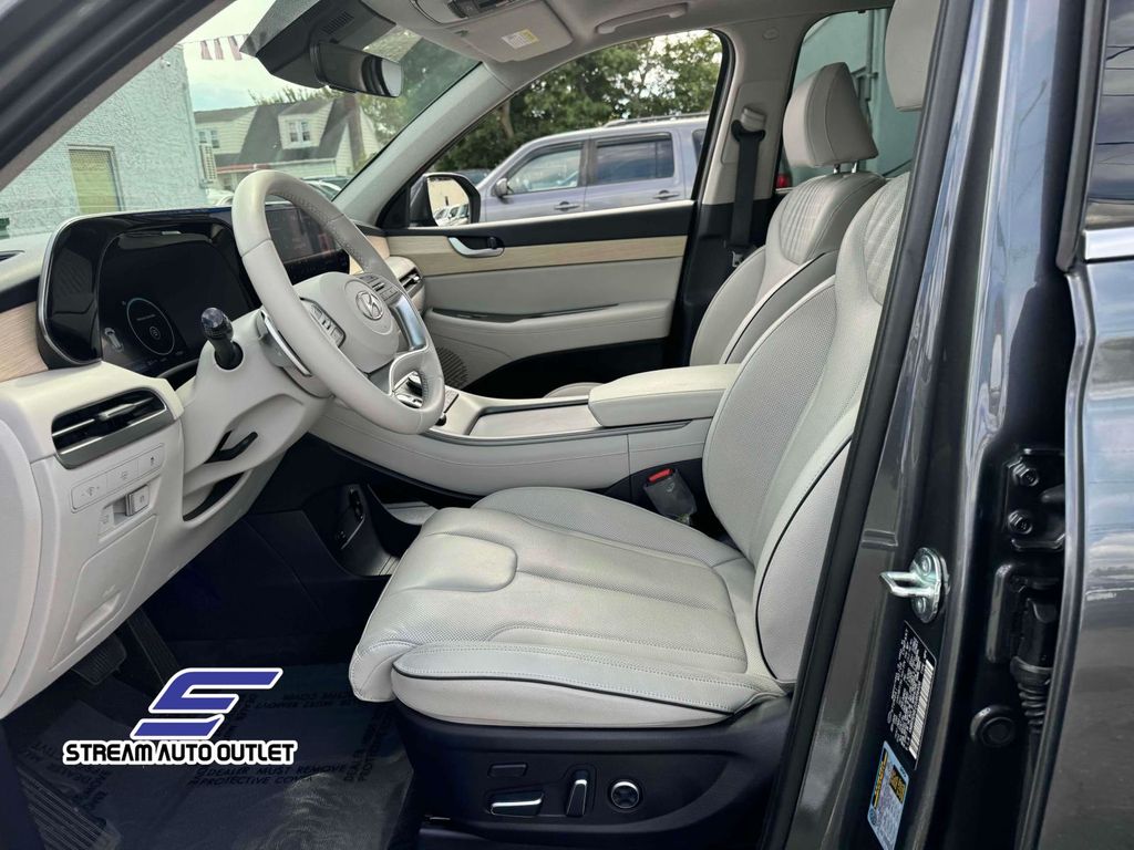 2025 Hyundai Palisade Limited photo 14