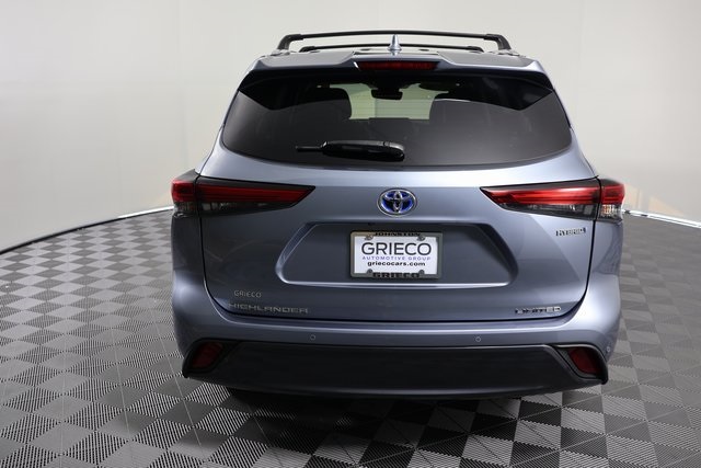 2022 Toyota Highlander Hybrid Limited photo 4