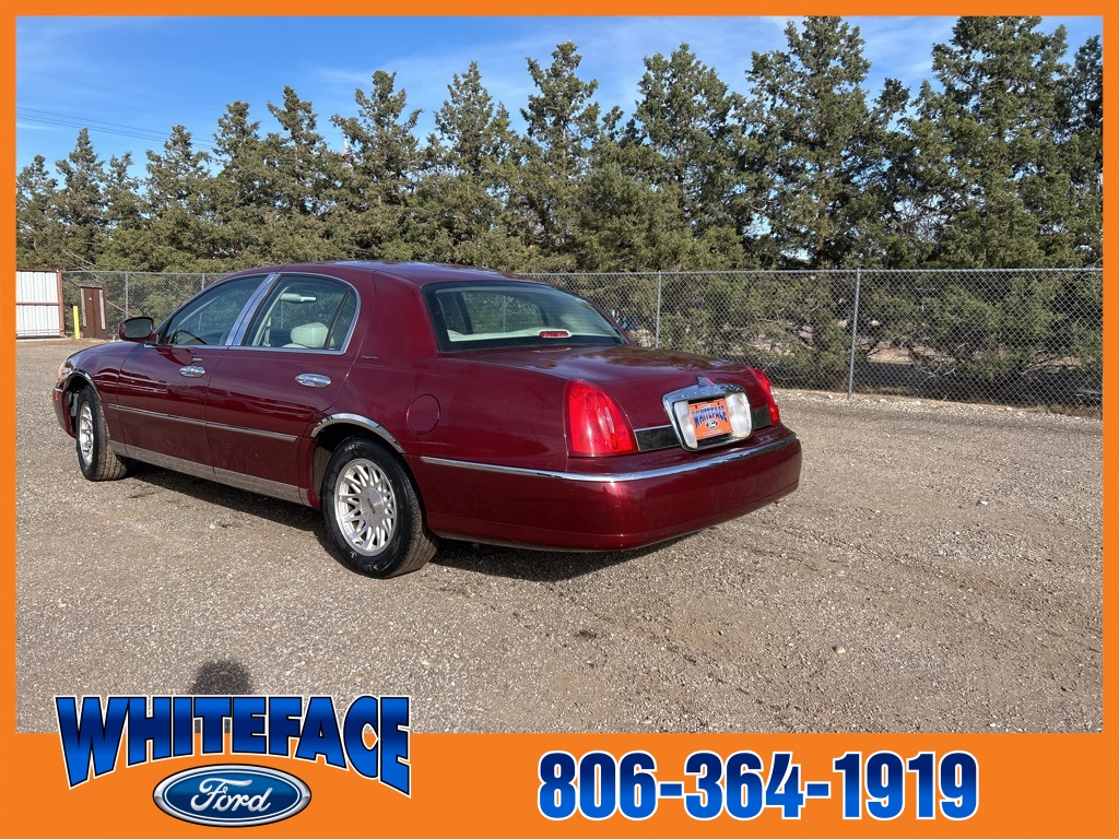1999 Lincoln Town Car Signature Limited photo 3