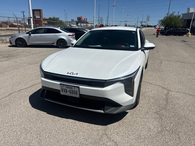 Used 2025 Snow White Pearl Kia EX image 2