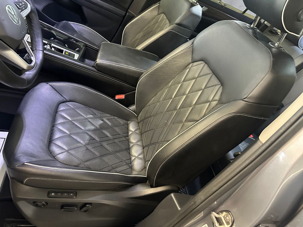2024 Volkswagen Atlas SEL Premium R-Line photo 8