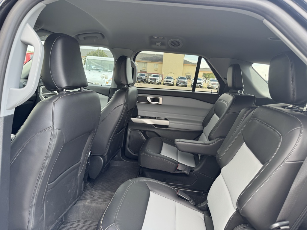 2024 Ford Explorer XLT photo 2