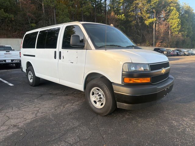 2022 Chevrolet Express Passenger LS's photo