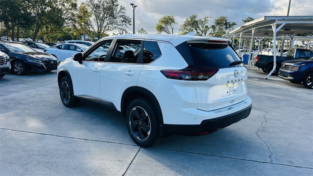 2026 Nissan Rogue SV photo 4