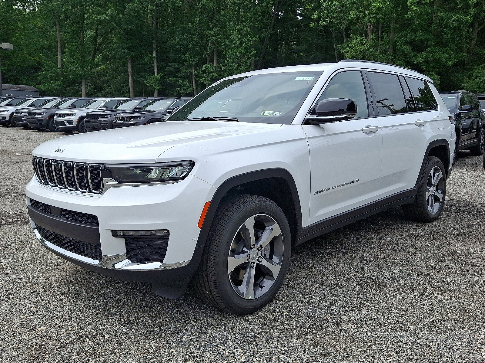 2025 Jeep Grand Cherokee Limited photo 2