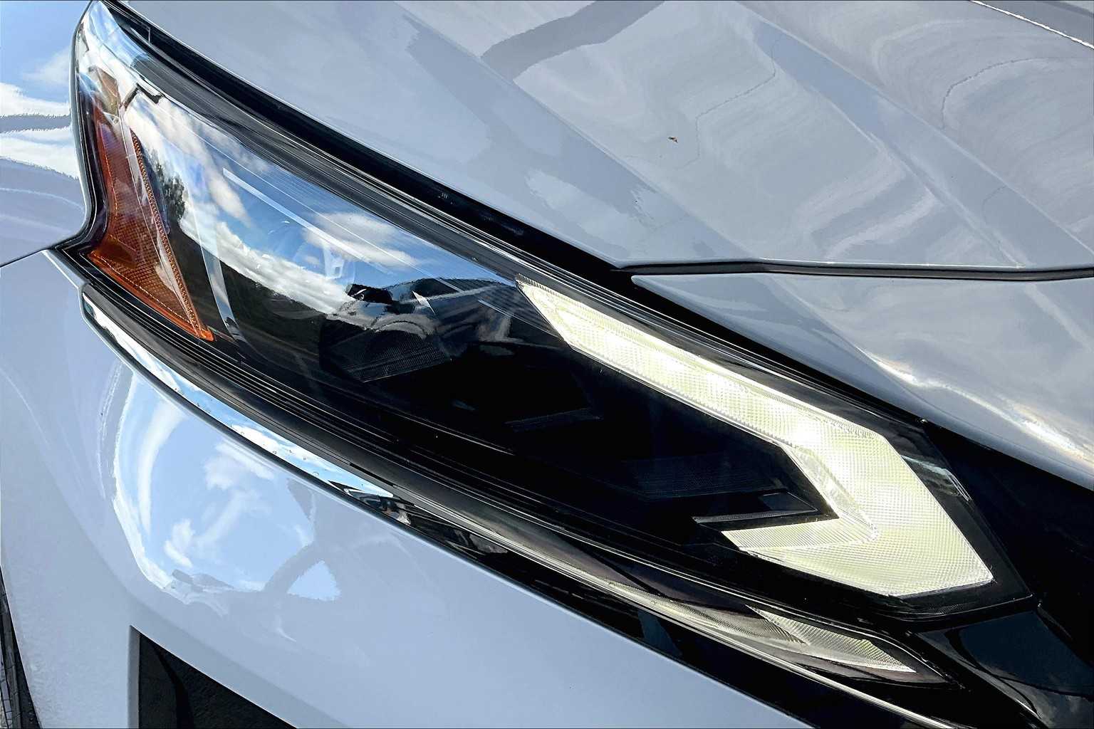 2025 Nissan Altima SR photo 16