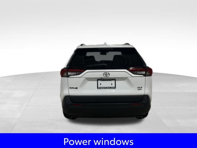 2021 Toyota RAV4 XLE photo 4