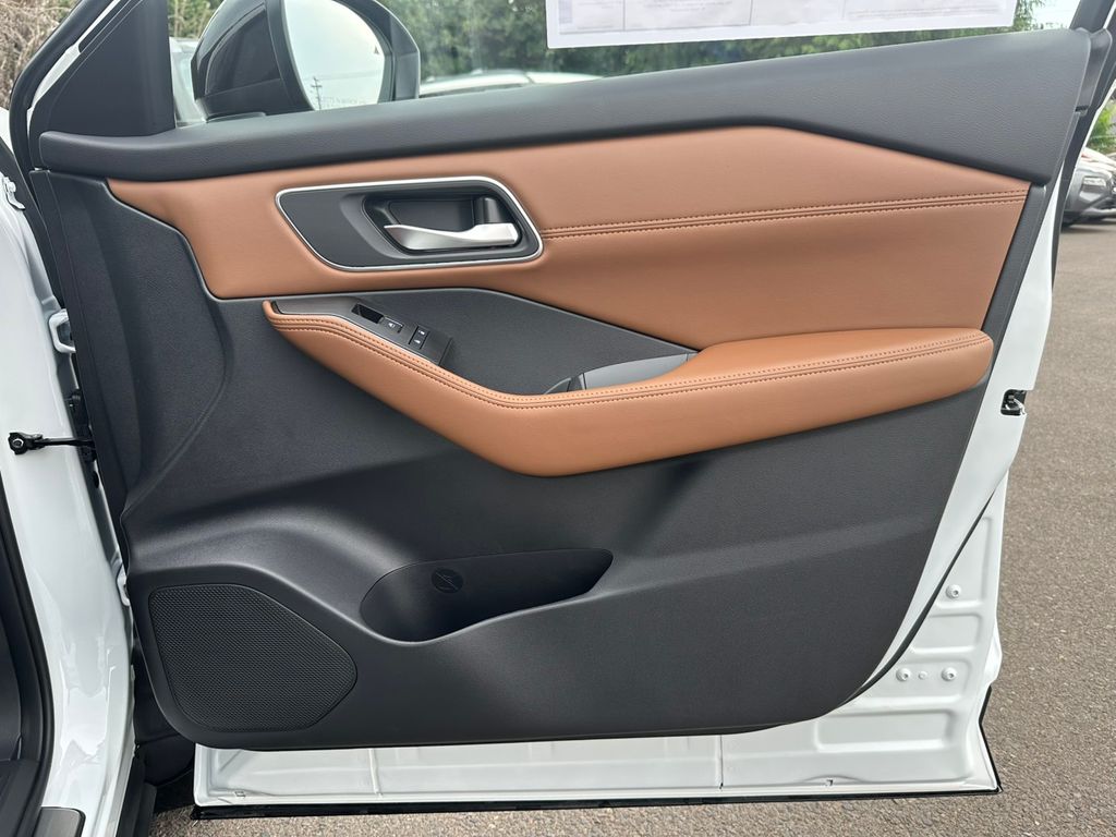 2026 Nissan Rogue Platinum photo 21