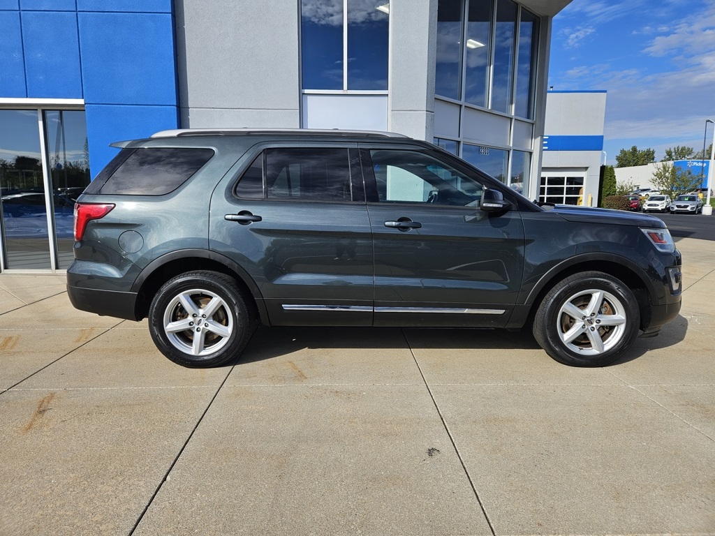 2016 Ford Explorer XLT photo 4