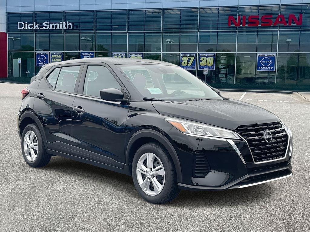 2025 Nissan KICKS PLAY Base's photo