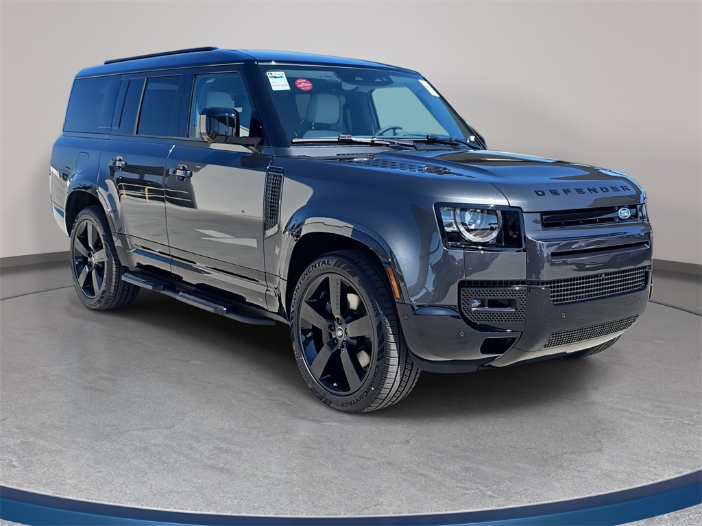 2025 Land Rover Defender 130 X-Dynamic SE photo 3