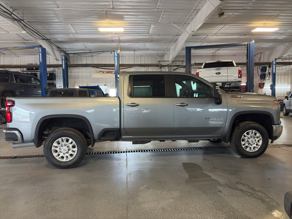 2024 Chevrolet Silverado 2500HD LT photo 4