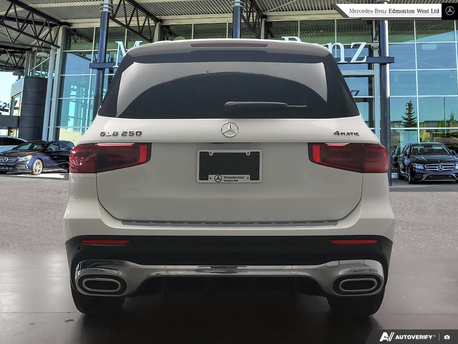 2025 Mercedes Benz GLB 250 4MATIC photo 4
