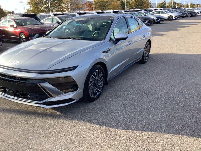 2026 Hyundai Sonata Hybrid Limited's photo