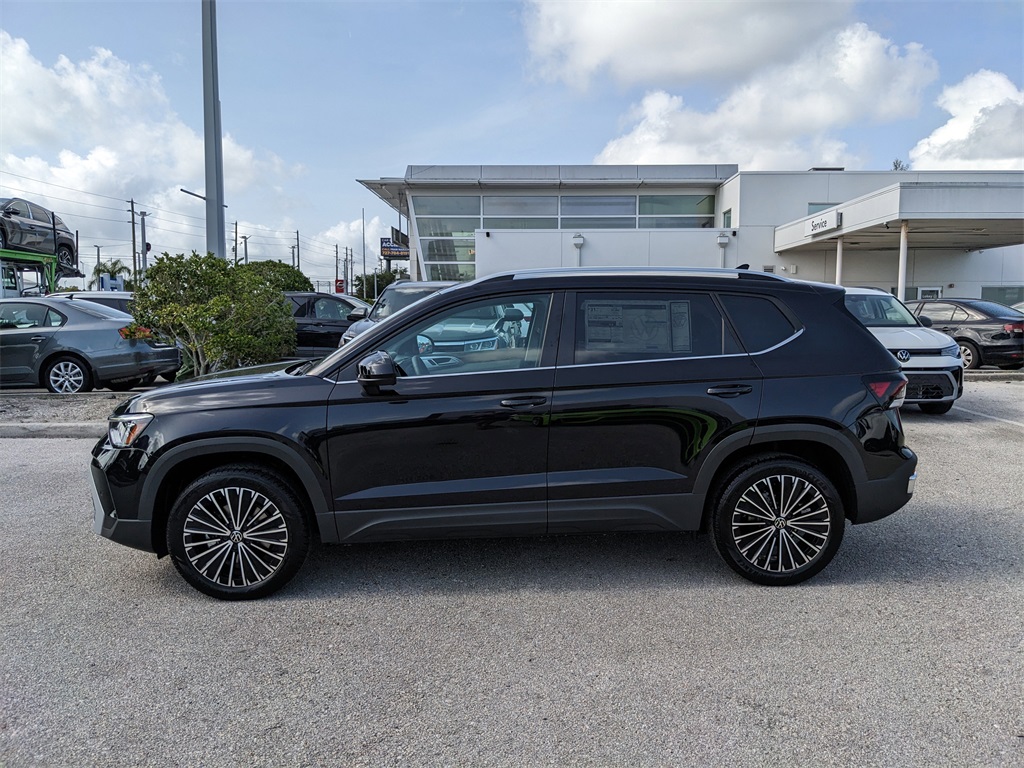 2025 Volkswagen Taos SE photo 4