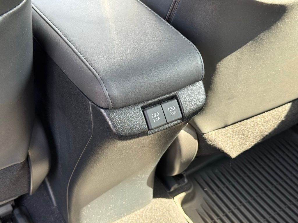 2022 Toyota Prius LE AWD-e photo 13
