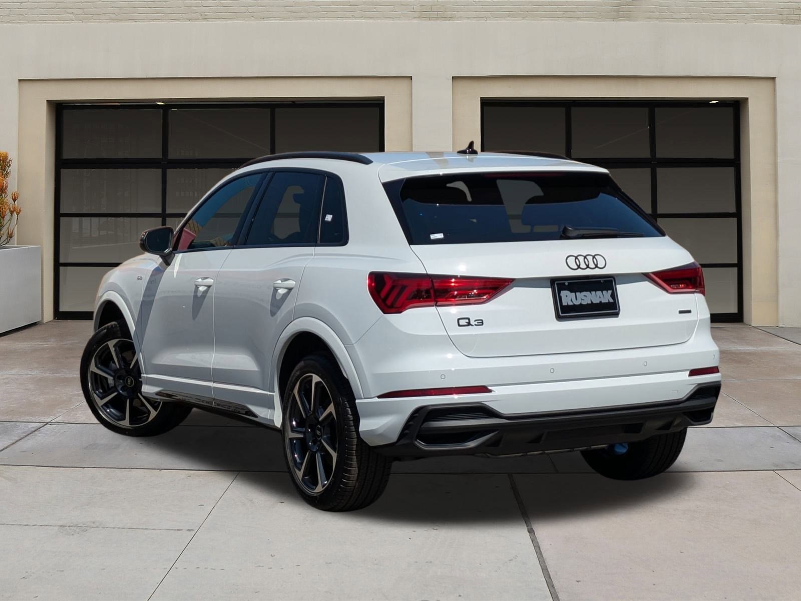 2025 Audi Q3 45 TFSI S line Premium Plus photo 2