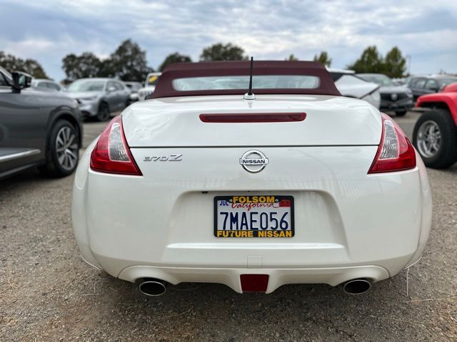 2015 Nissan 370Z Touring photo 5