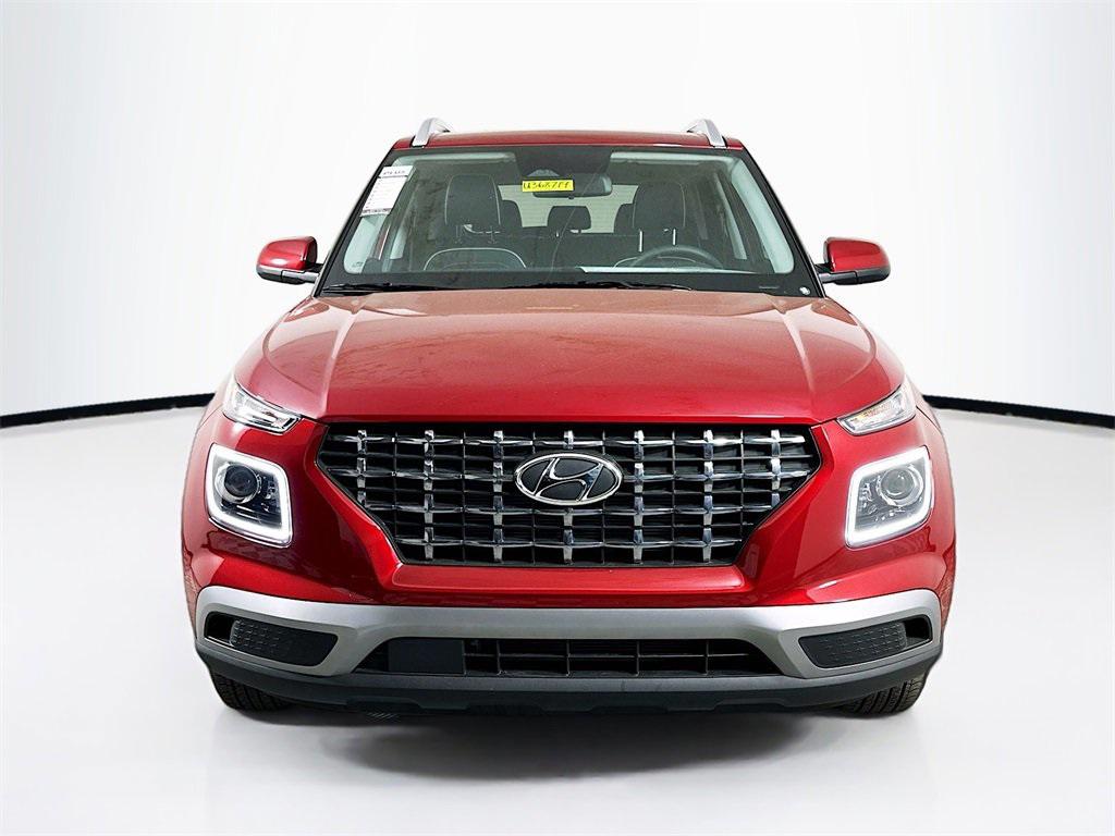 2025 Hyundai Venue Limited photo 2