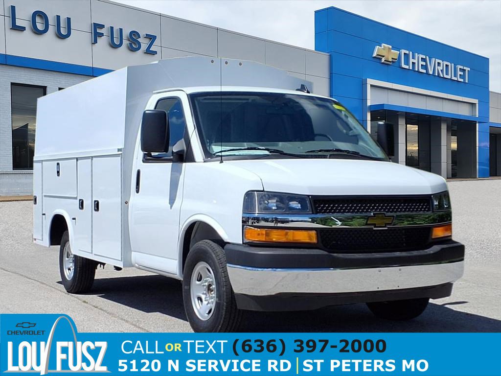 2025 Chevrolet Express Cutaway Base's photo