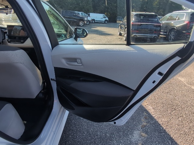 2025 Toyota Corolla LE photo 37