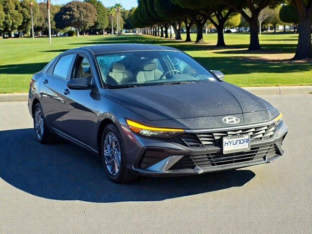 2024 Hyundai Elantra SEL photo 4