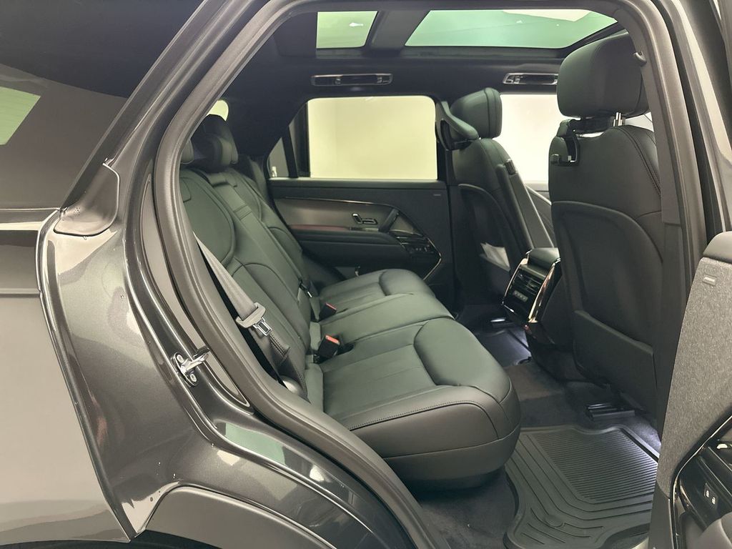 2025 Land Rover Range Rover Sport SE photo 5