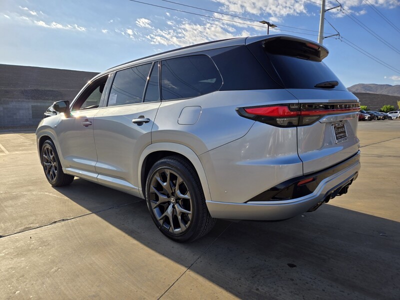 2026 Lexus TX 500h F SPORT Luxury photo 4
